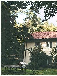 Das Haus Nr. 11:
Hier wohnte Erich Honecker.
- Gartenseite -

Foto: Brigitte Albrecht